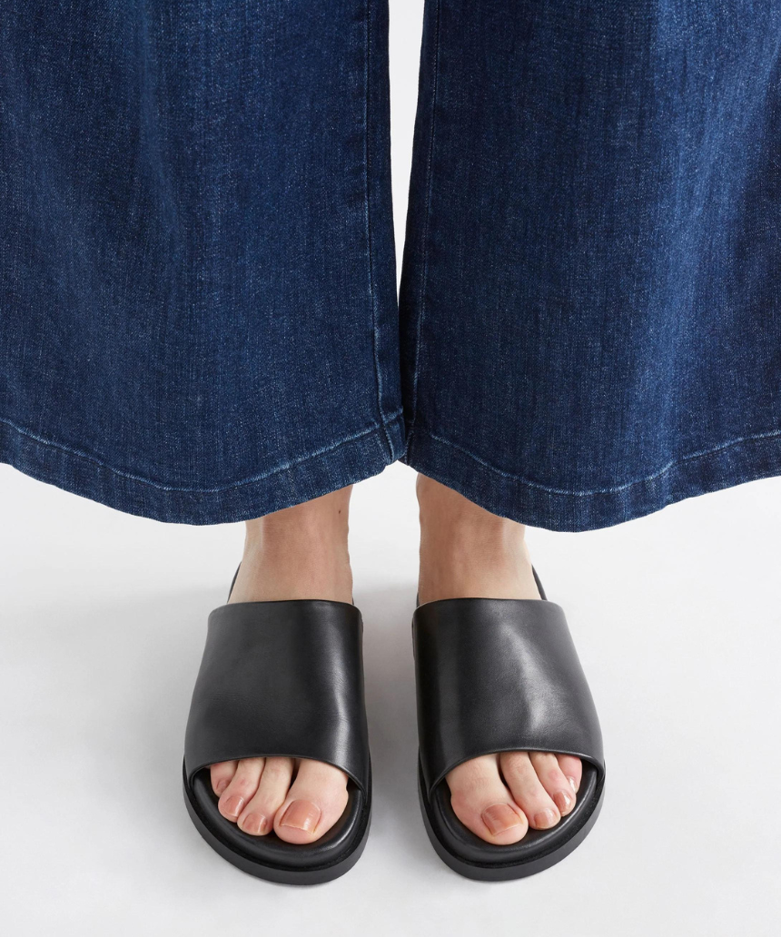 Black Elk Etin Slide shoes featuring a sleek design and comfortable slip-on style, perfect for casual wear.