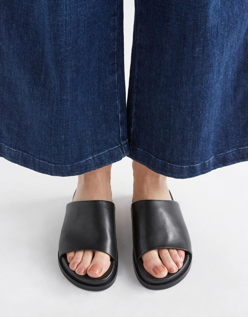 Black Elk Etin Slide shoes featuring a sleek design and comfortable slip-on style, perfect for casual wear.