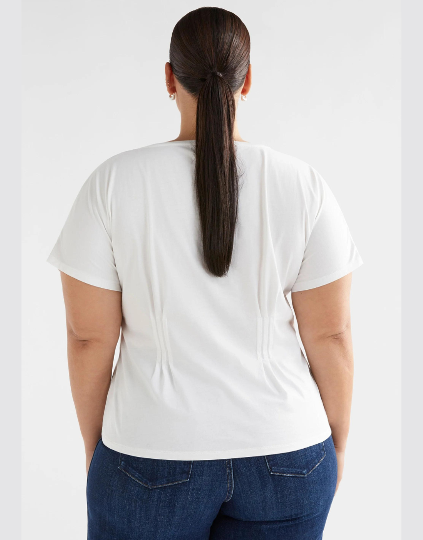 Elk Enda T-shirt, a casual men's top in soft fabric with Elk branding, shown in a neutral color on a plain background.