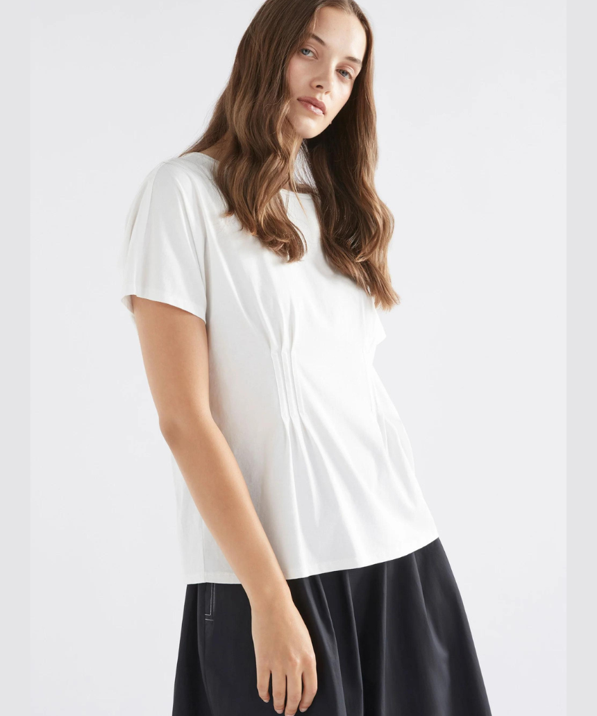 Elk Enda T-shirt, a casual top featuring the Elk brand logo, shown in a relaxed fit with front design and soft fabric.