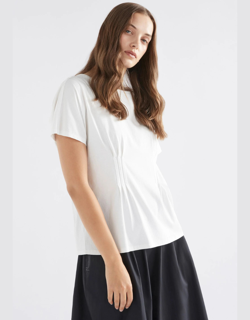 Elk Enda T-shirt, a casual top featuring the Elk brand logo, shown in a relaxed fit with front design and soft fabric.