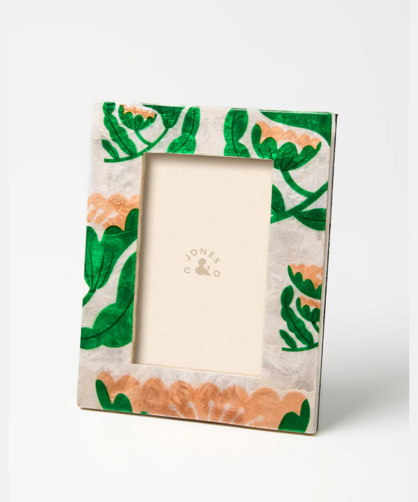 Jones & Co Paradis floral photo frame with intricate floral design and wood finish, ideal for displaying cherished memories.