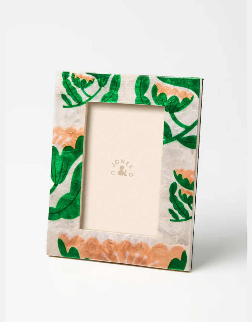 Jones & Co Paradis floral photo frame with intricate floral design and wood finish, ideal for displaying cherished memories.