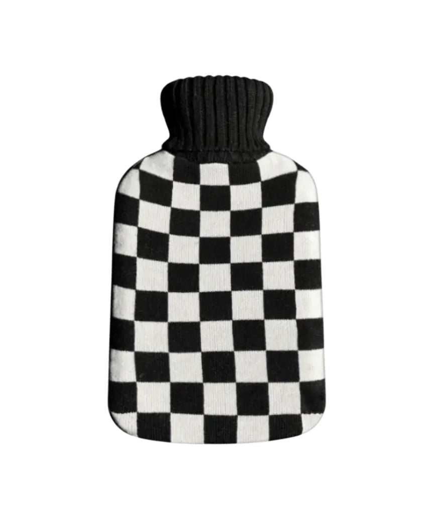Casa Rolio hot water bottle with black cover, soft fabric exterior and rounded shape, ideal for warmth and comfort.