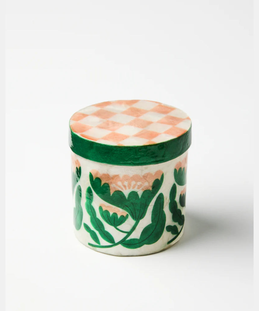 Jones & Co Paradis Pink medium trivet with floral design, featuring a round pink ceramic surface and decorative edge.