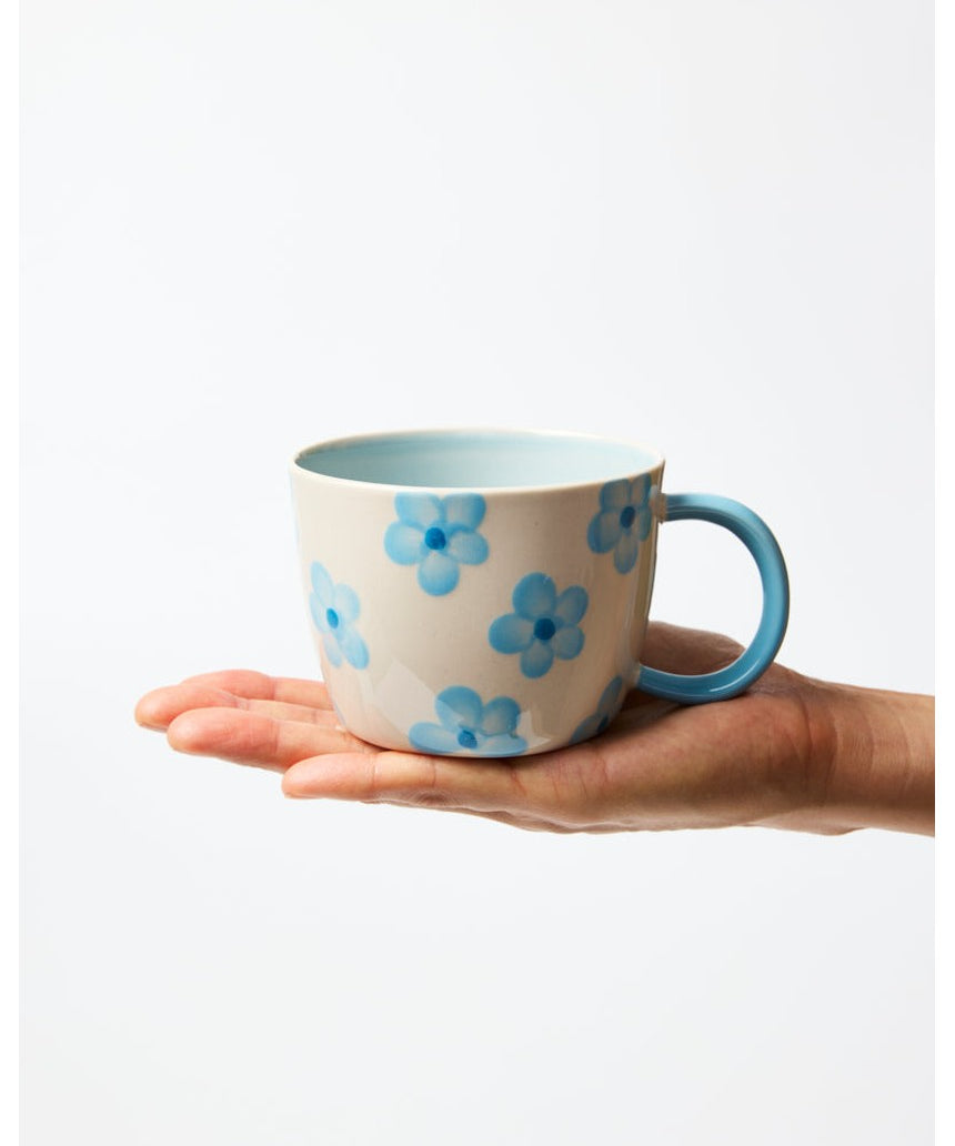 Jones & Co Chino Mug in Daisy Blue with floral pattern, ceramic mug featuring a curved handle and glossy finish.