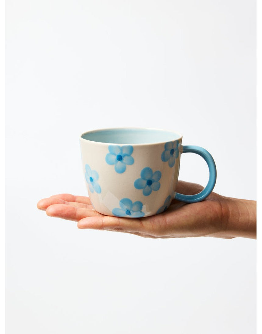 Jones & Co Chino Mug in Daisy Blue with floral pattern, ceramic mug featuring a curved handle and glossy finish.