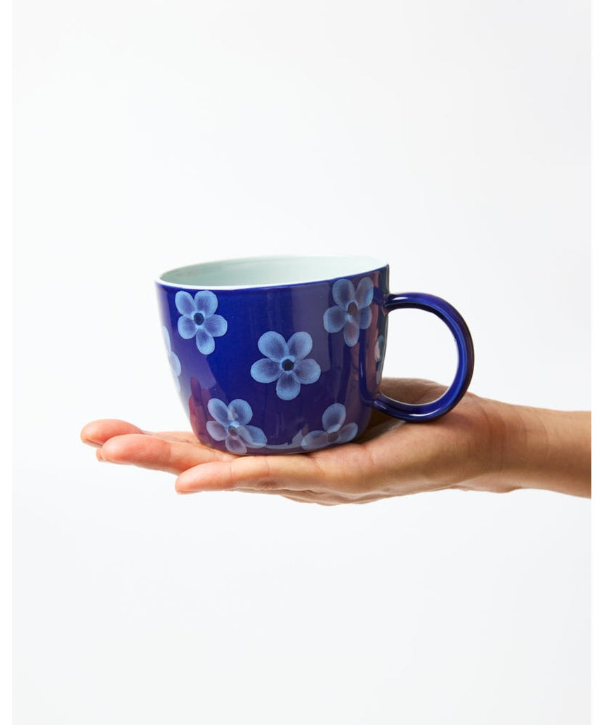 Jones & Co Chino Mug in Daisy Navy, featuring a stylish navy ceramic mug with a floral daisy pattern.