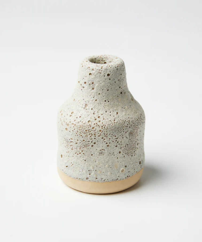 Jones & Co Bijou Robuste mini vase for home décor, featuring a sleek, modern design in a close-up shot.