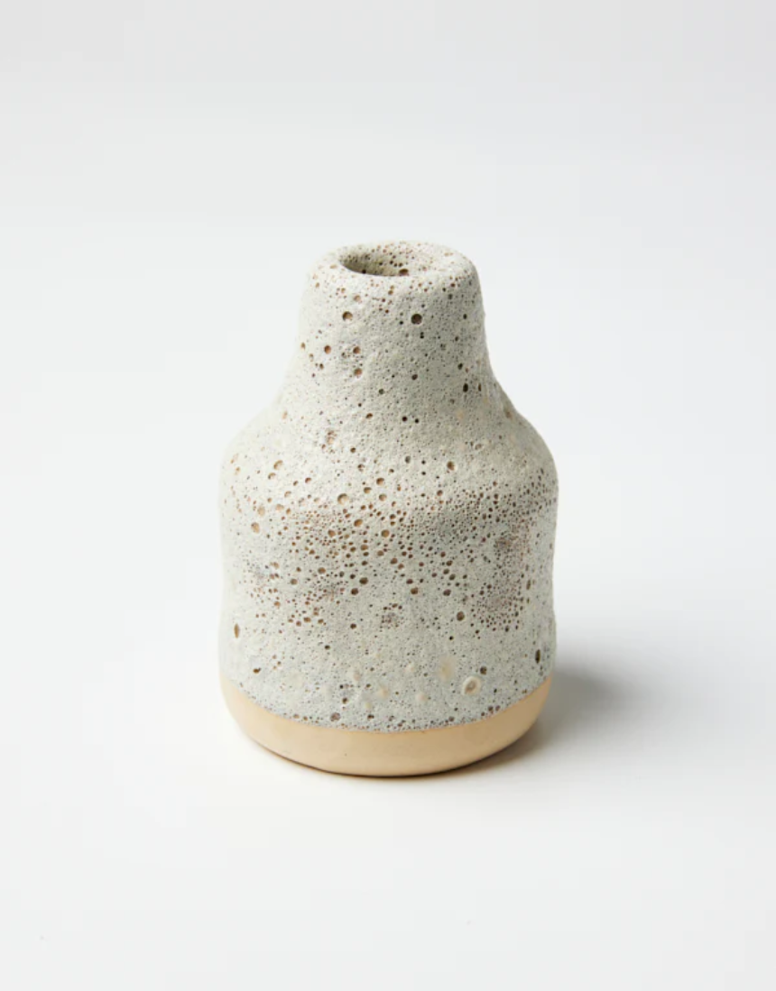 Jones & Co Bijou Robuste mini vase for home décor, featuring a sleek, modern design in a close-up shot.