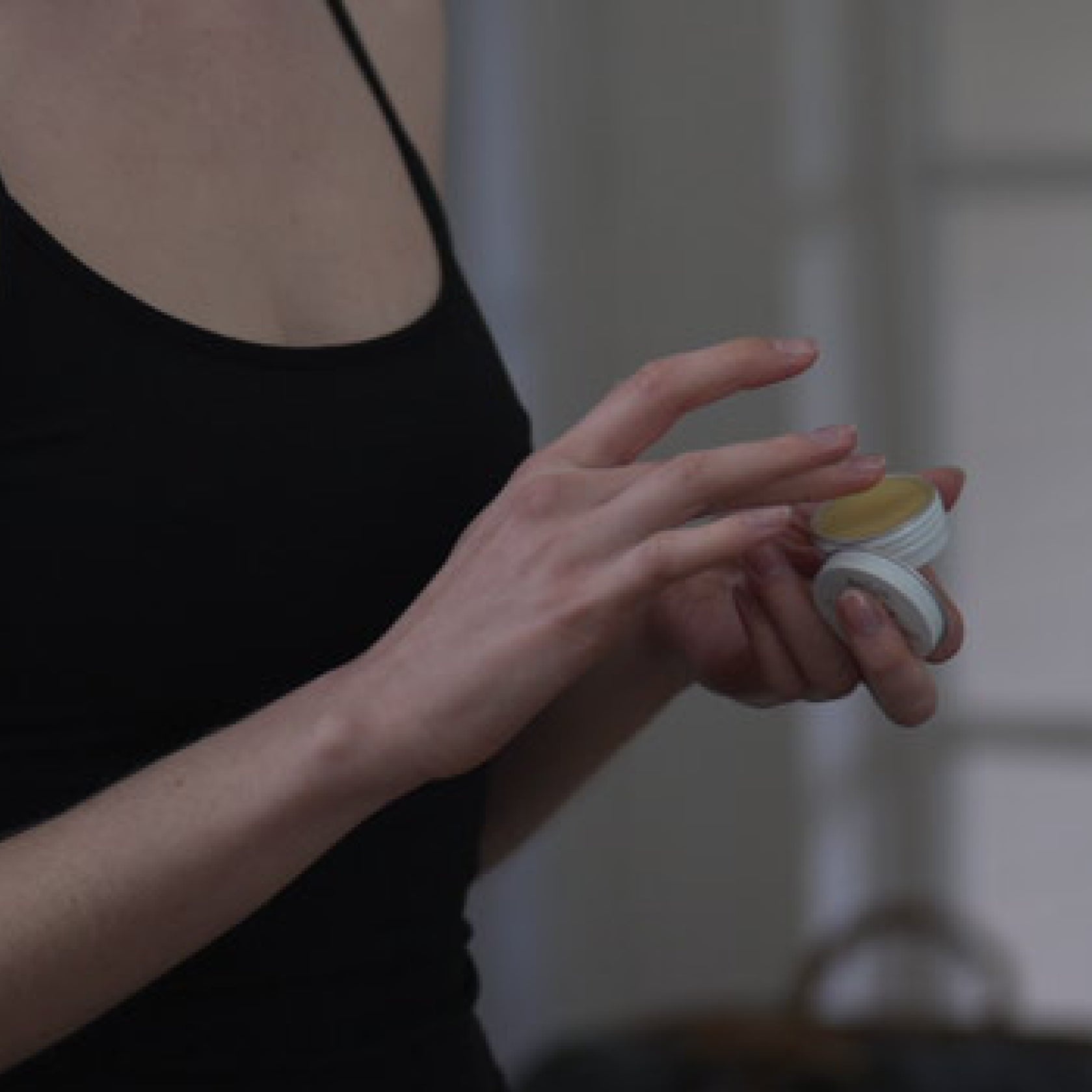 Salus Lip Moisture Balm 20ml, natural lip balm container with clear lid, designed for nourishing and hydrating lips.
