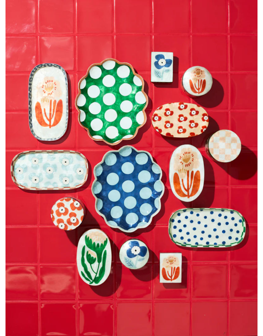 Jones & Co Paradis Scallop Green Tray displayed on a table with decorative items in a stylish home setting.