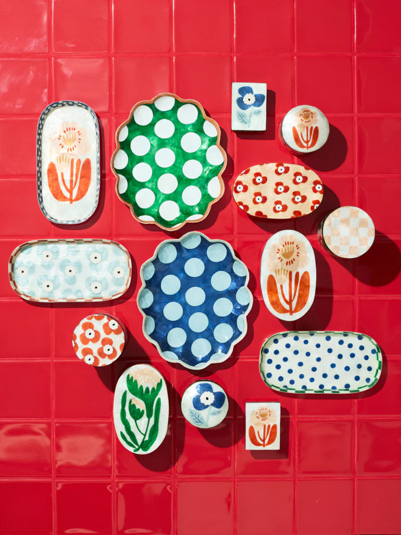 Jones & Co Paradis Dolce trivet with intricate design, crafted for heat protection and stylish kitchen decor.