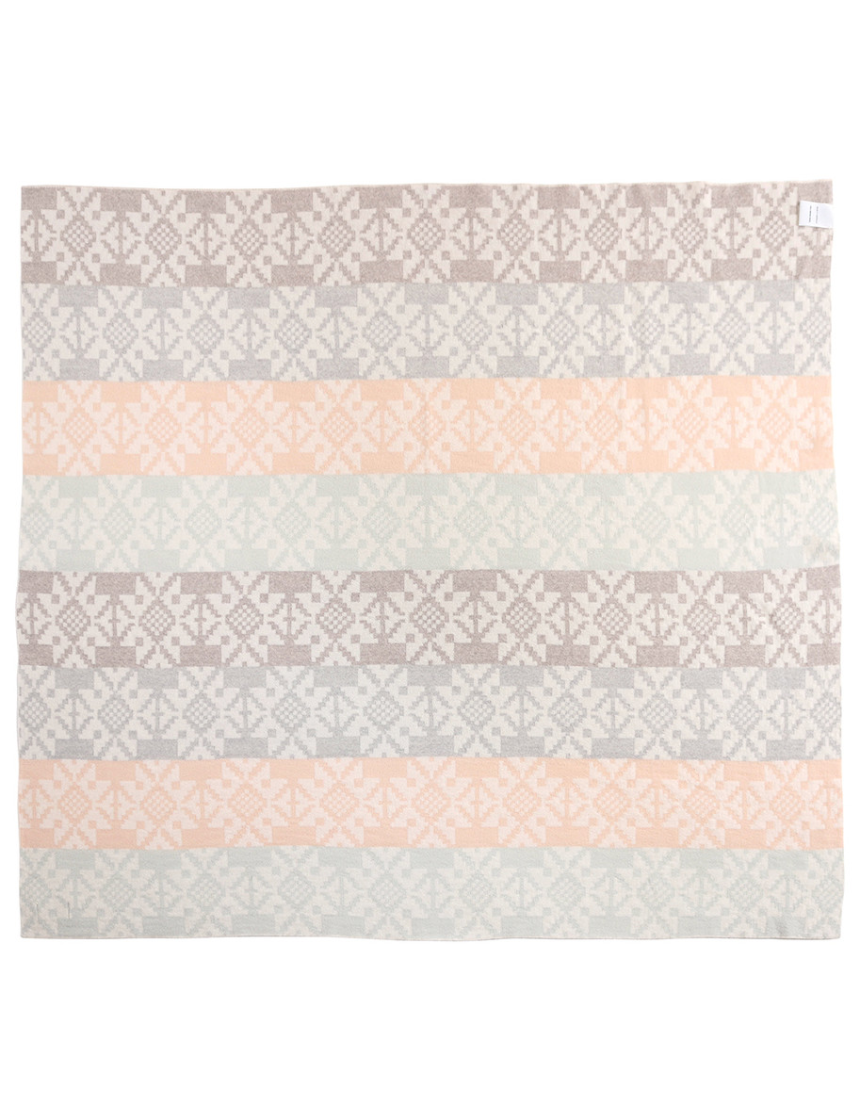 Uimi Ryder marble throw blanket with soft fabric and stylish marble pattern, perfect for cozy home decor.