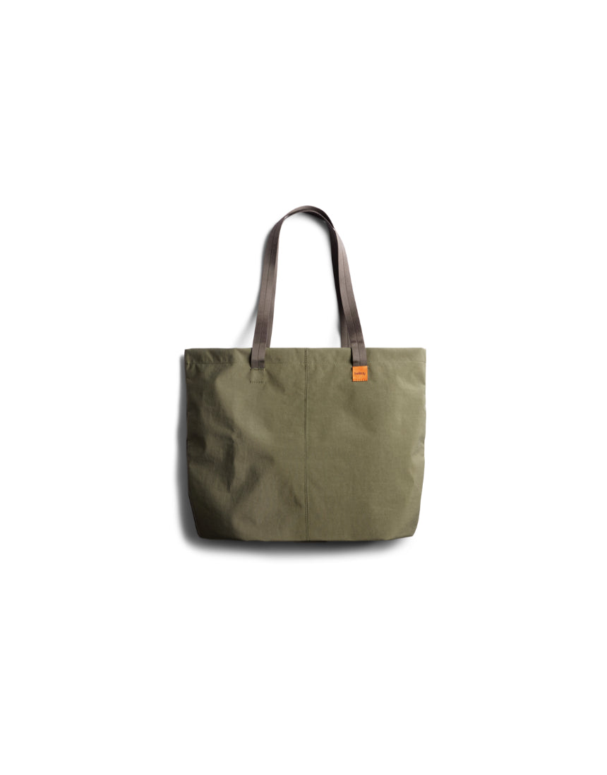 Bellroy Market Tote Willow in natural tan leather with sturdy handles and spacious design for everyday shopping and carrying.