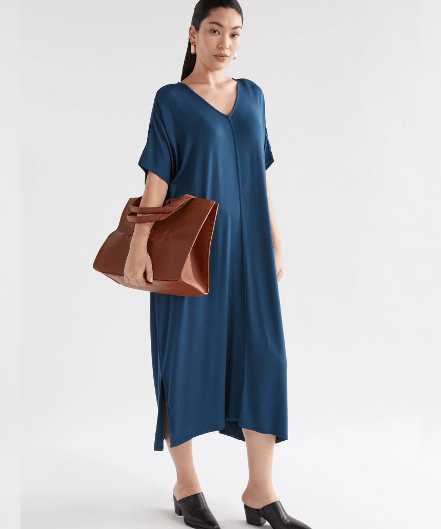 Elk Mytr Dress Jasper in a stylish, casual design featuring a relaxed fit and vibrant pattern, perfect for everyday wear.