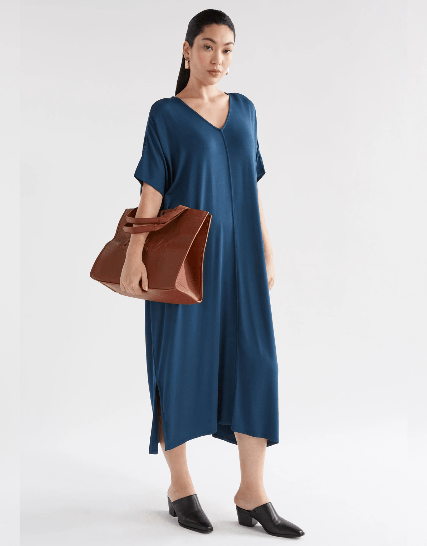 Elk Mytr Dress Jasper in a stylish, casual design featuring a relaxed fit and vibrant pattern, perfect for everyday wear.