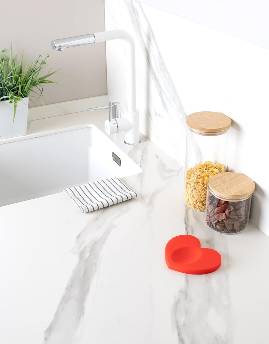 Fisura Heart spoon rest with a smooth, ceramic design, perfect for holding spoons and preventing countertop messes.