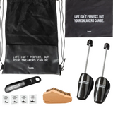 Fisura travel kit for sneakers with protective bags and cleaning accessories, designed for convenient sneaker care on the go.