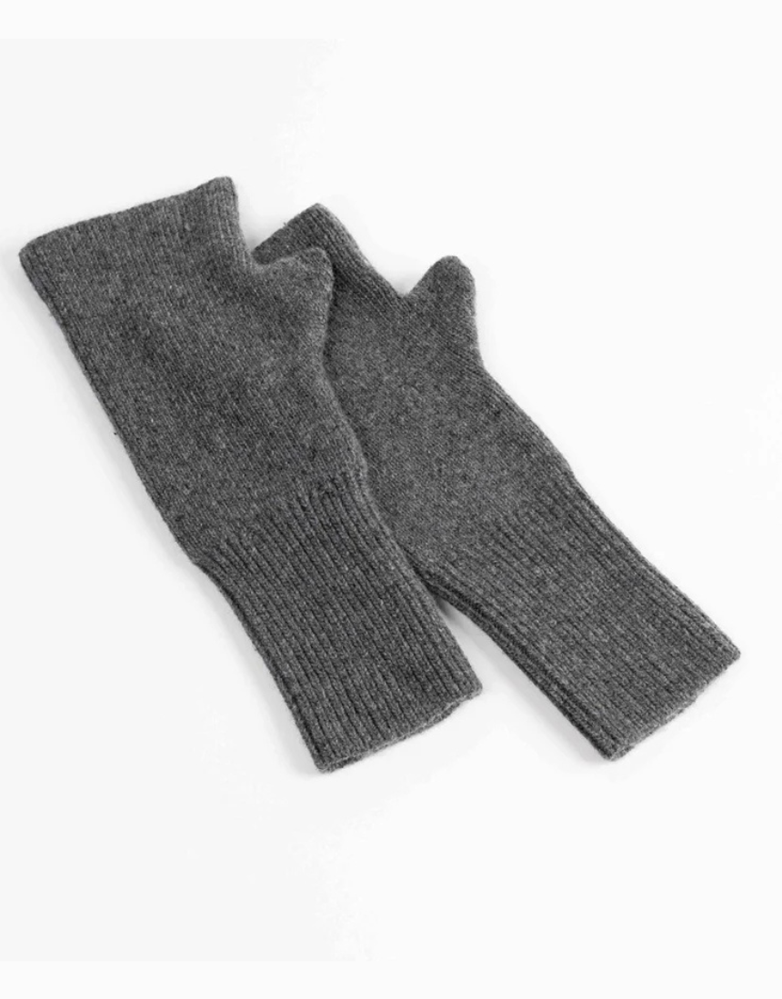 Maison Fanli Julia mittens in dark grey, cozy knit gloves with ribbed cuffs, designed for warmth and style.
