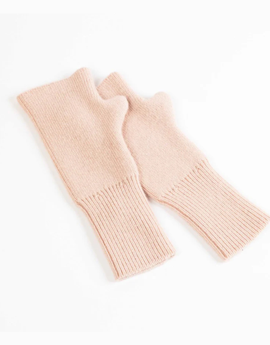 Maison Fanli Julia mittens in powder pink, stylish gloves with a soft knit texture and cozy fit for cold weather.