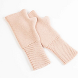 Maison Fanli Julia mittens in powder pink, stylish gloves with a soft knit texture and cozy fit for cold weather.