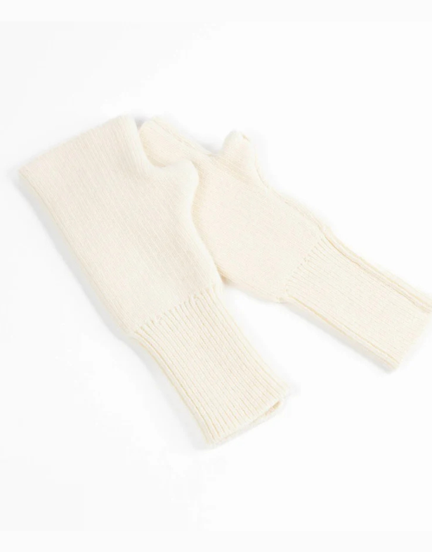 Maison Fanli Julia mittens in cream, soft wool gloves with a cozy fit and elegant design, perfect for cold weather.