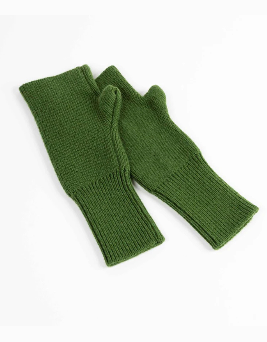 Maison Fanli Julia green mittens, soft knit gloves with ribbed cuffs, designed for warmth and style.