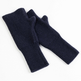 Maison Fanli Julia mittens in navy, stylish gloves with a cozy knit design and ribbed cuffs for warmth and comfort.