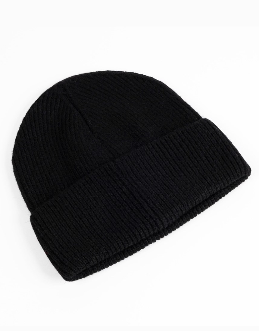 Maison Fanli Auguste black beanie showing a cozy knit fabric and stylish fit, perfect for casual wear.