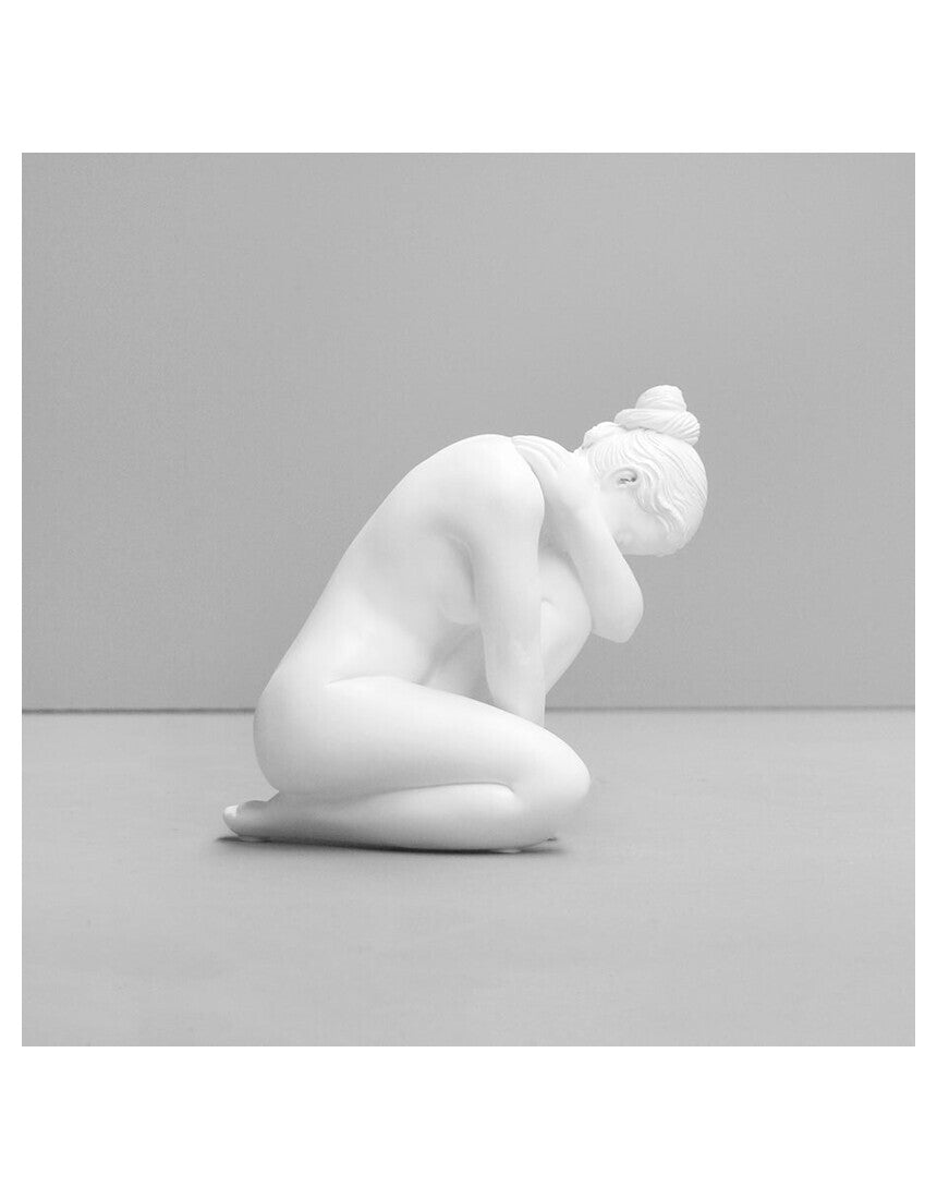 White Moose Body Sculpture Georgie in white, detailed art sculpture showcasing modern design and craftsmanship.